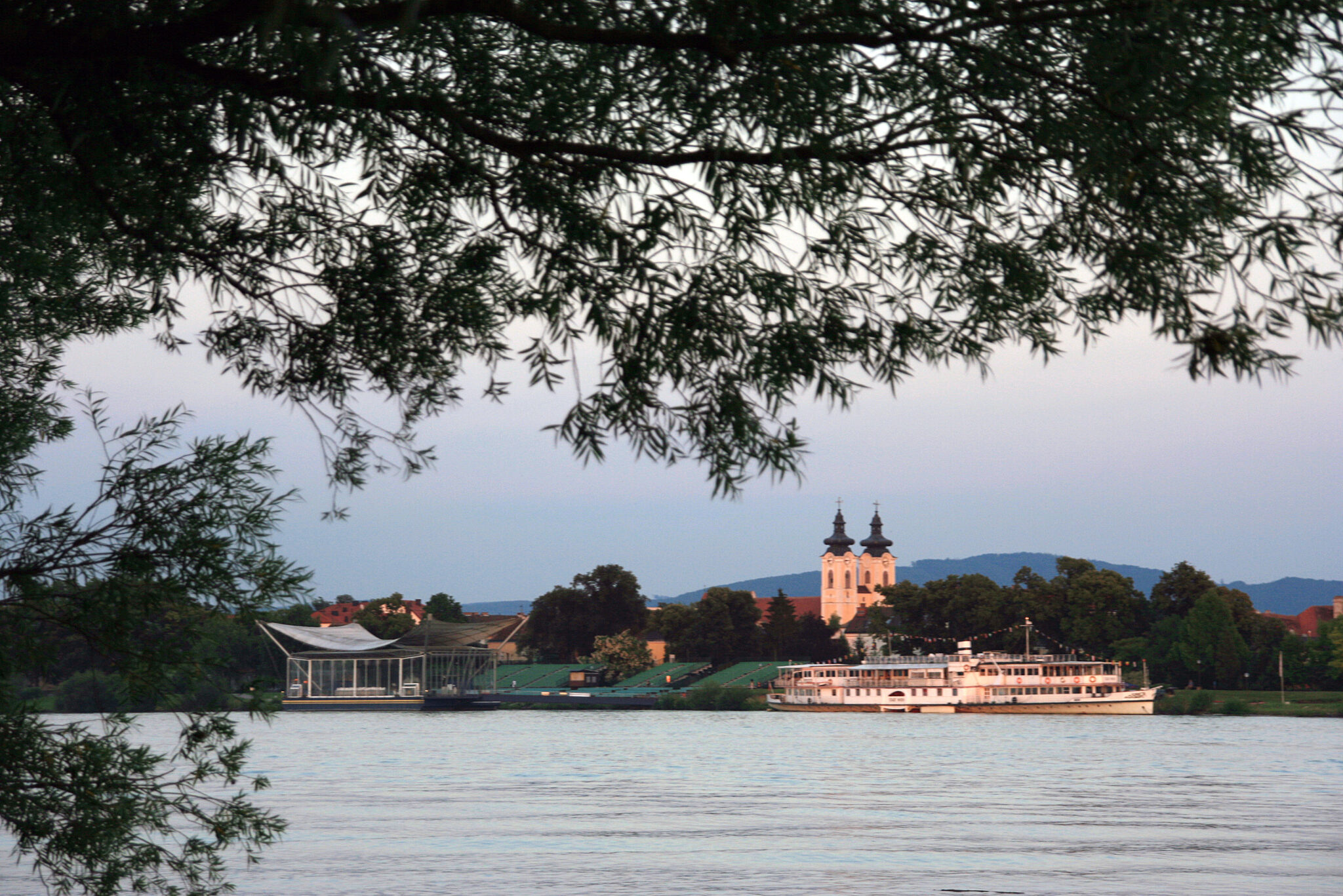 Bügelservice Bügelwolf Tulln an de Donau 4 » Ihr Bügelservice in Tulln: Abholung und Lieferung innerhalb von 24 – 48 Stunden! Bügelwolf Bügelservice Mit Lieferung Nach Hause Hemden T shirts Bettwäsche Mit Kurzer Lieferzeit Und Zu Günstigen Preisen Online terminvereinbarung Kostenlose Abholung Und Lieferung Am Nächsten Tag Wenn Sie Unseren Express service Wählen